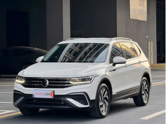 Volkswagen Tiguan L  330 TSi Comfort Ed.