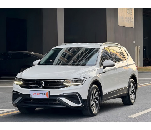 Volkswagen Tiguan L  330 TSi Comfort Ed. - 1